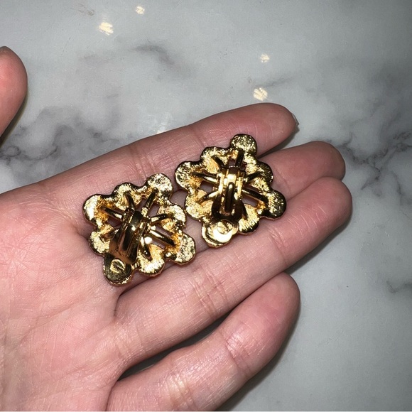 Louis Vuitton clip on earrings - Picture 3 of 7